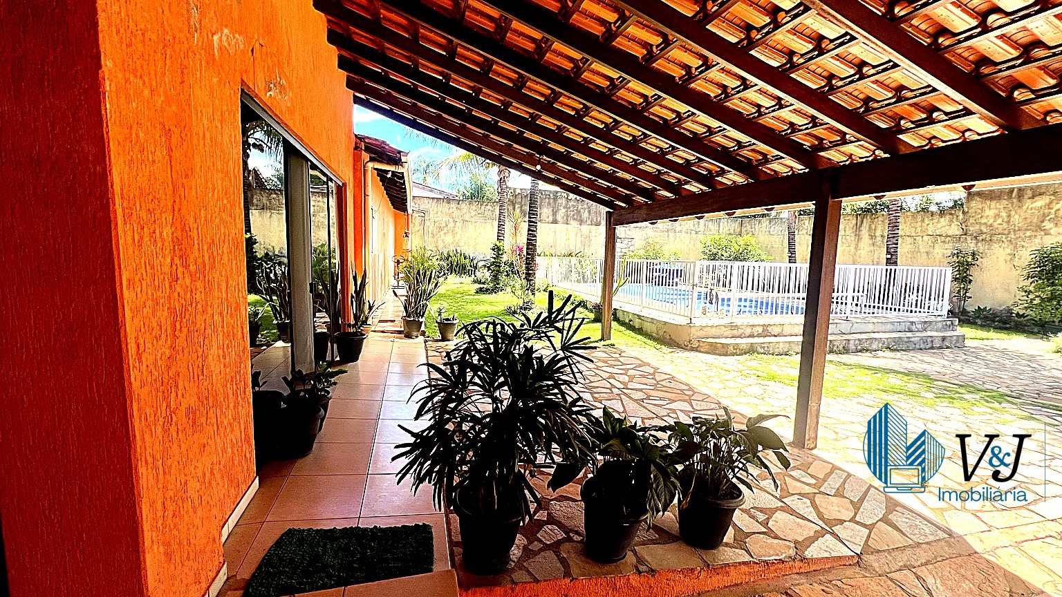 Casa em Vicente Pires | Lote de 800m² | 4 Quartos | Piscina Aquecida | Uso Residencial e Comercial — foto 3