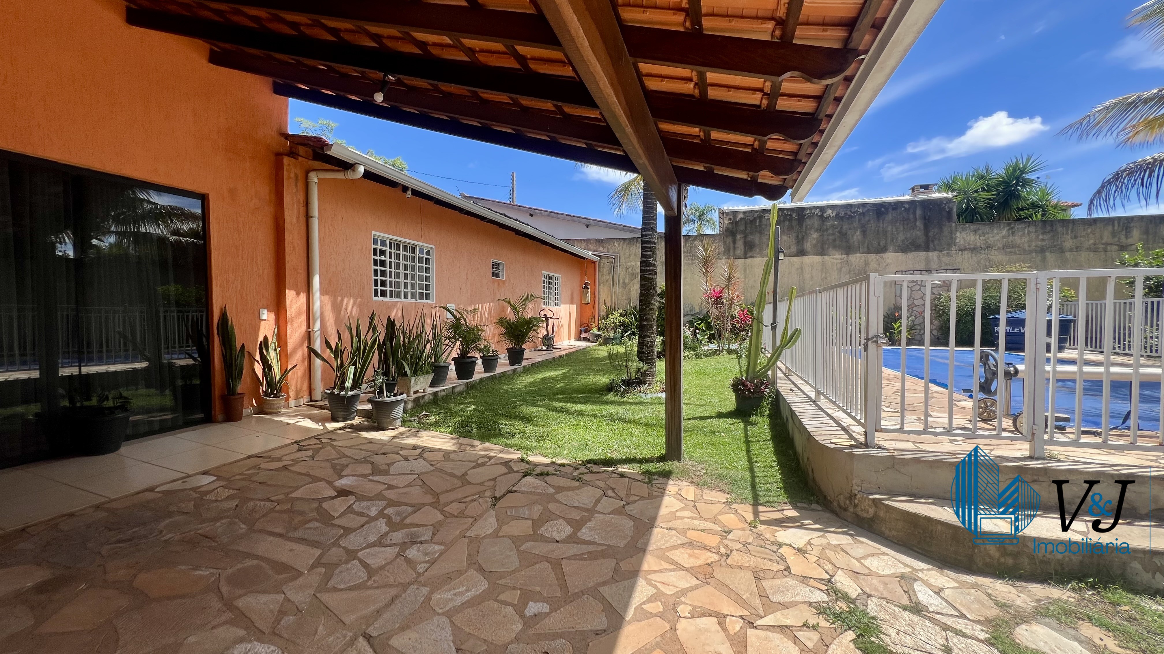 Casa em Vicente Pires | Lote de 800m² | 4 Quartos | Piscina Aquecida | Uso Residencial e Comercial — foto 7