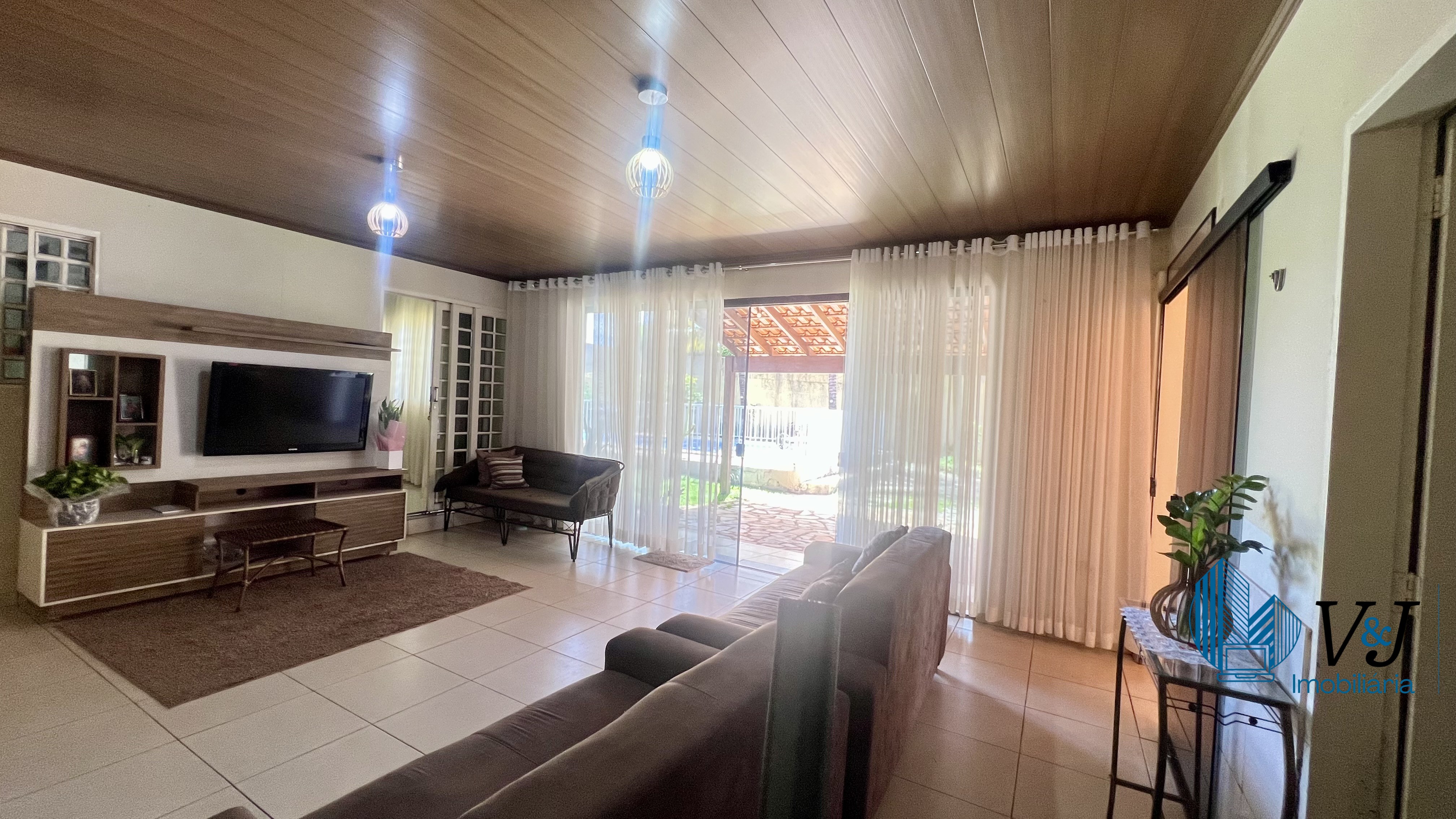 Casa em Vicente Pires | Lote de 800m² | 4 Quartos | Piscina Aquecida | Uso Residencial e Comercial — foto 14